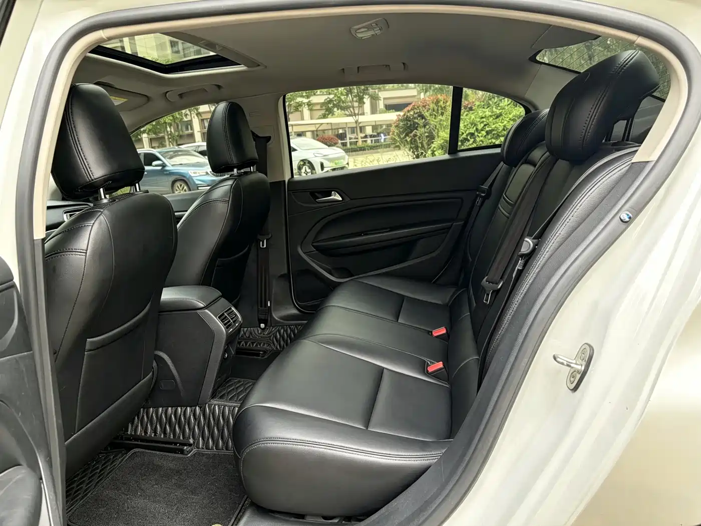 Peugeot 408 2018 350THP Automatic Luxury Edition фото 11