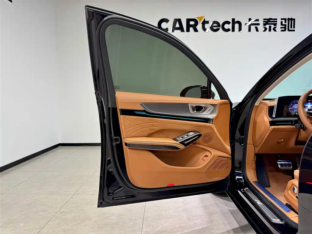 Hongqi H9 2024 2.0T Qi Enjoy Private Fashion Edition фото 17