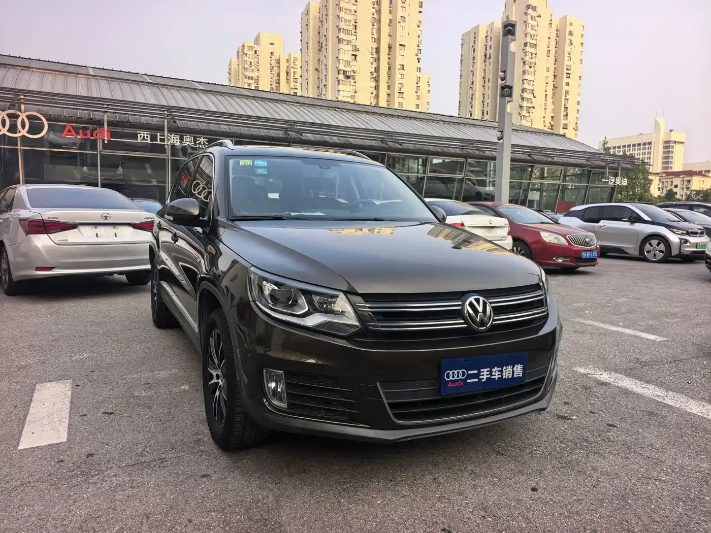 VOLKSWAGEN TIGUAN
