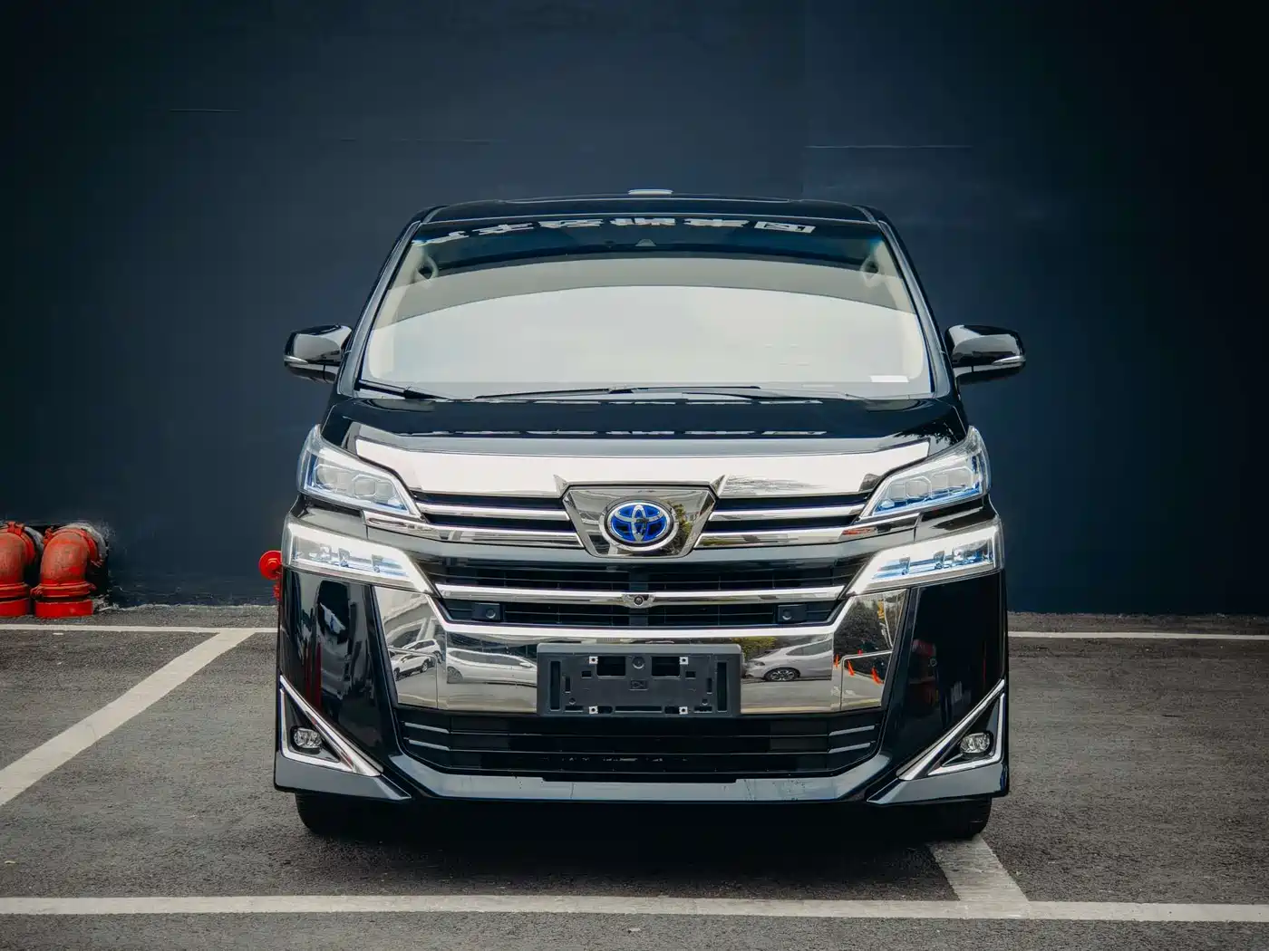 Toyota Vellfire 2020 Twin Engine 2.5L HV Premium Edition фото 2