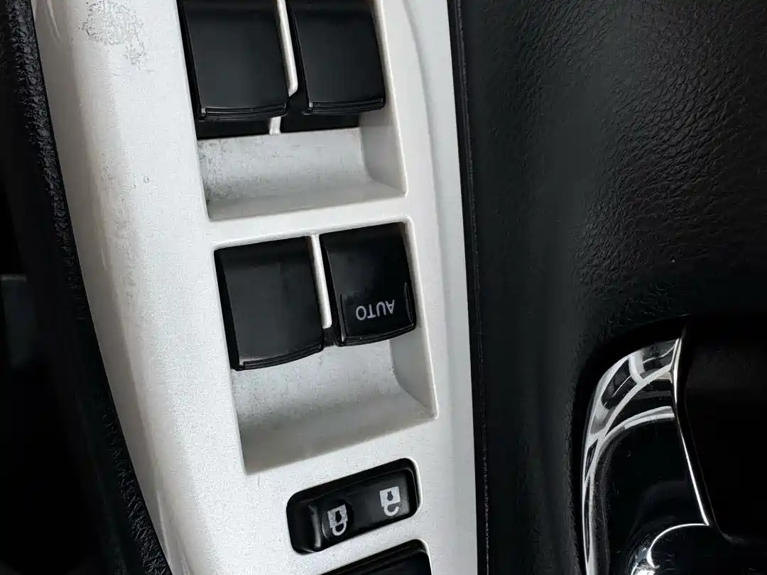 Toyota YARiS L Zhi Xuan 2015 1.5G Auto Sunroof Special Edition фото 18
