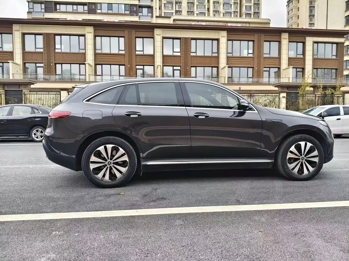 MERCEDES-BENZ EQC