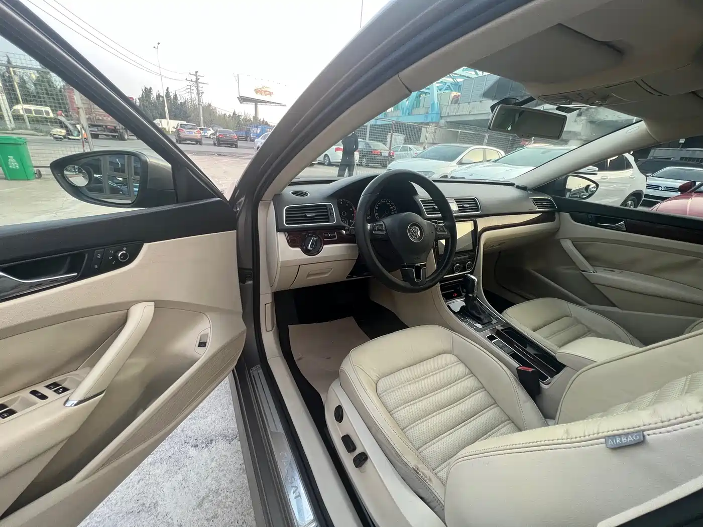 Volkswagen Passat 2011 1.8TSI DSG Royal Edition фото 4