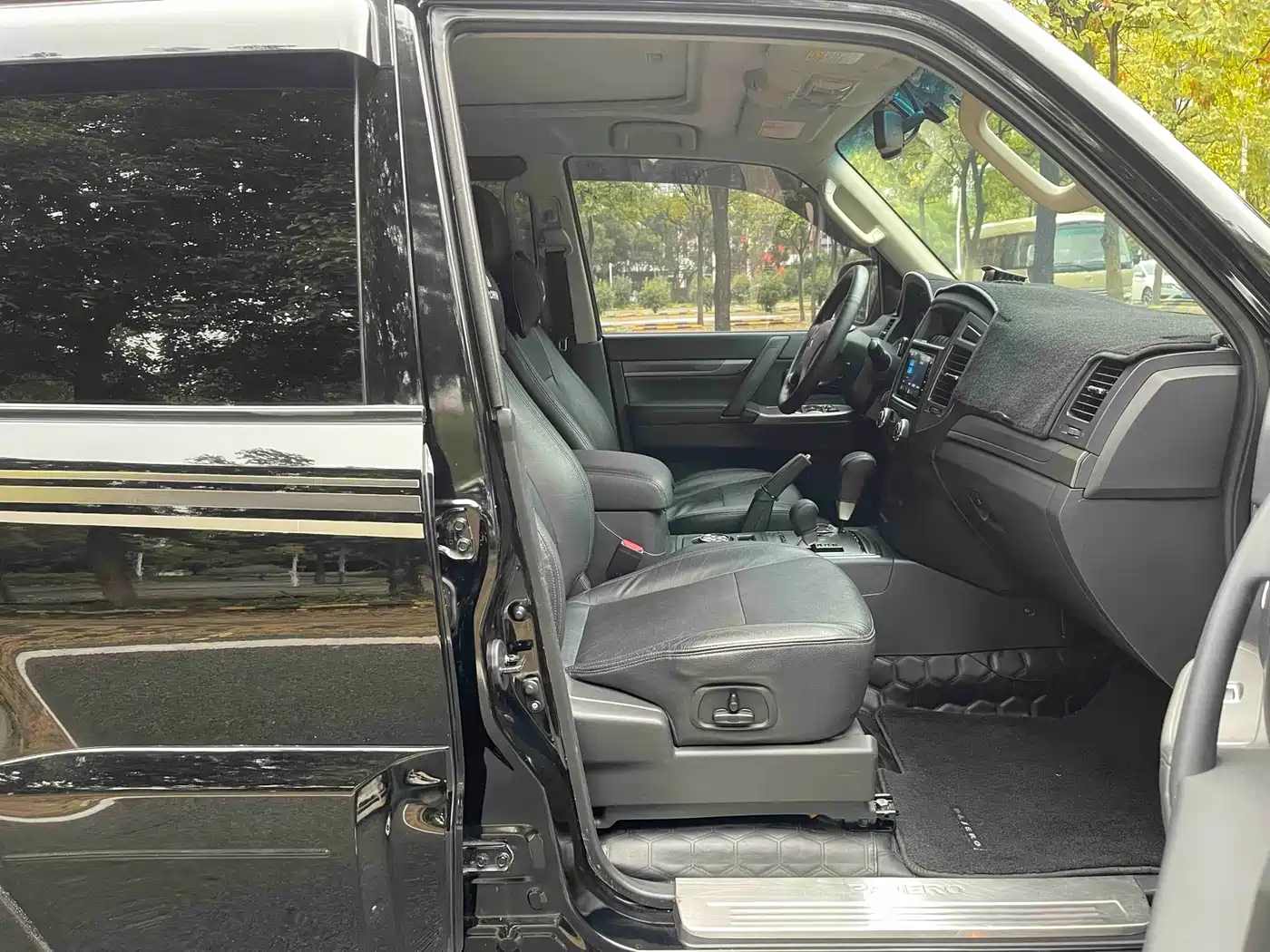 Mitsubishi Pajero (Import) 2015 3.0L Automatic Elite Premium Edition China IV фото 9