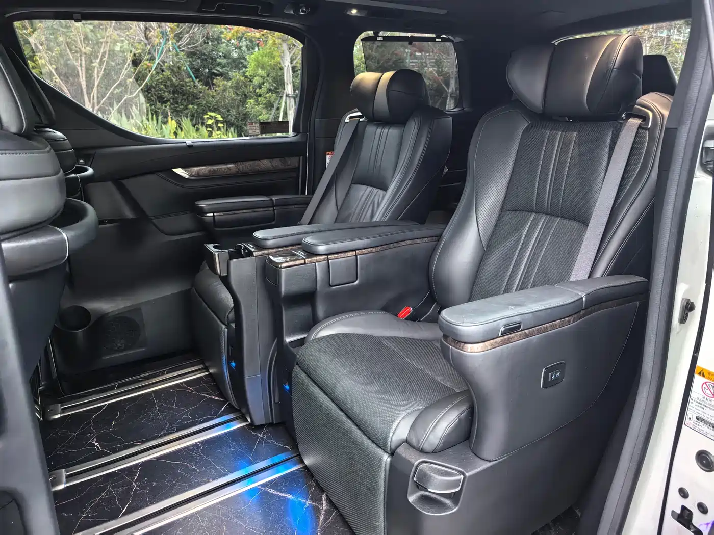 Toyota Alphard 2021 Hybrid 2.5L Ultimate фото 10