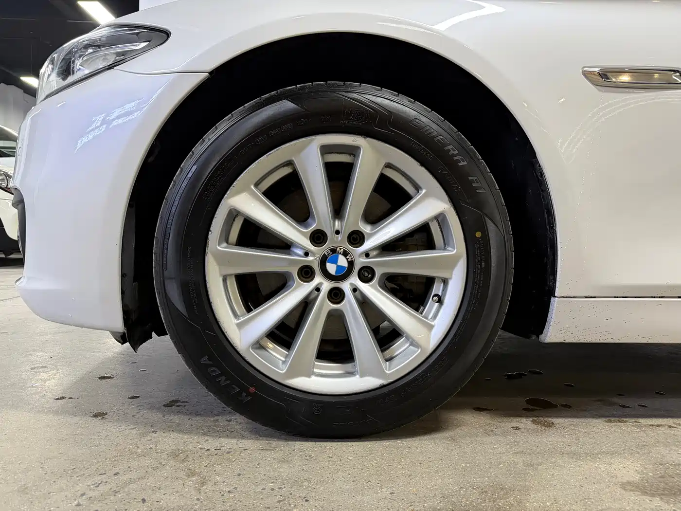 BMW 5 Series 2017 520Li Classic Edition фото 24