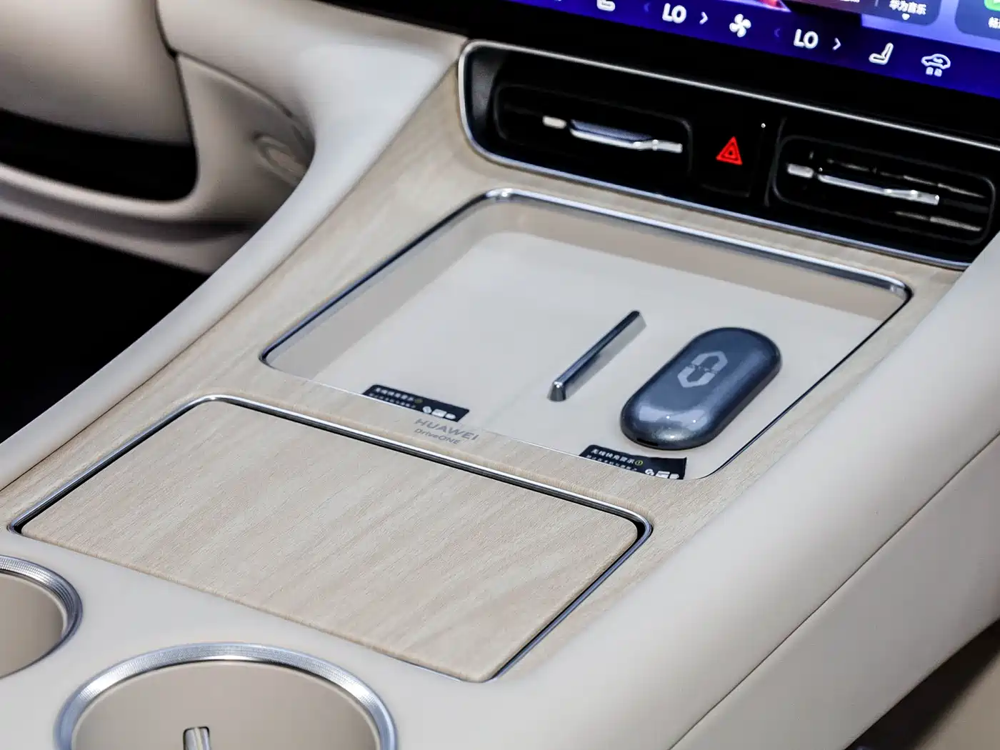 AITO Wenjie AITO M8 2025 Model Extended Range Max+ Edition 53.4kWh 6-Seater фото 32