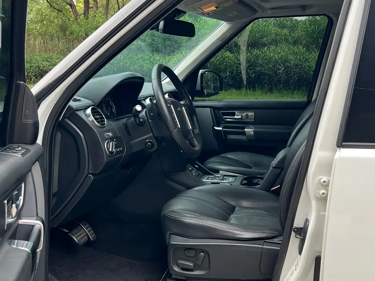 Land Rover Discovery 2016 3.0 SC V6 HSE фото 8