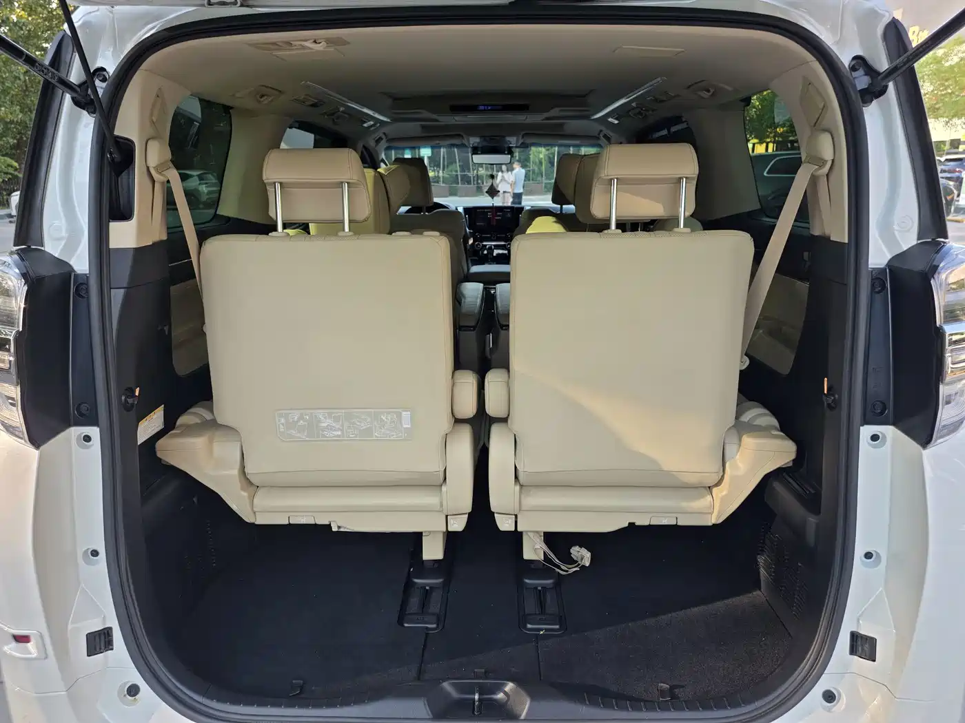 Toyota Vellfire 2023 2021 Crown Hybrid 2.5L HV Premium Edition