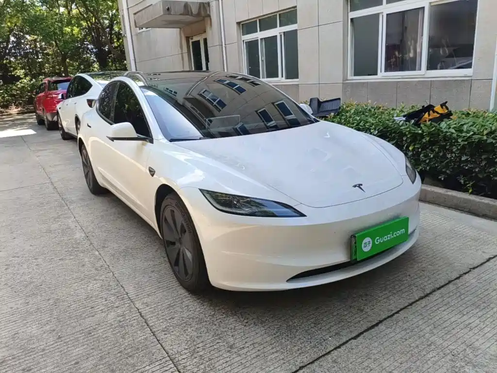 Фото 4 - Tesla Model 3
