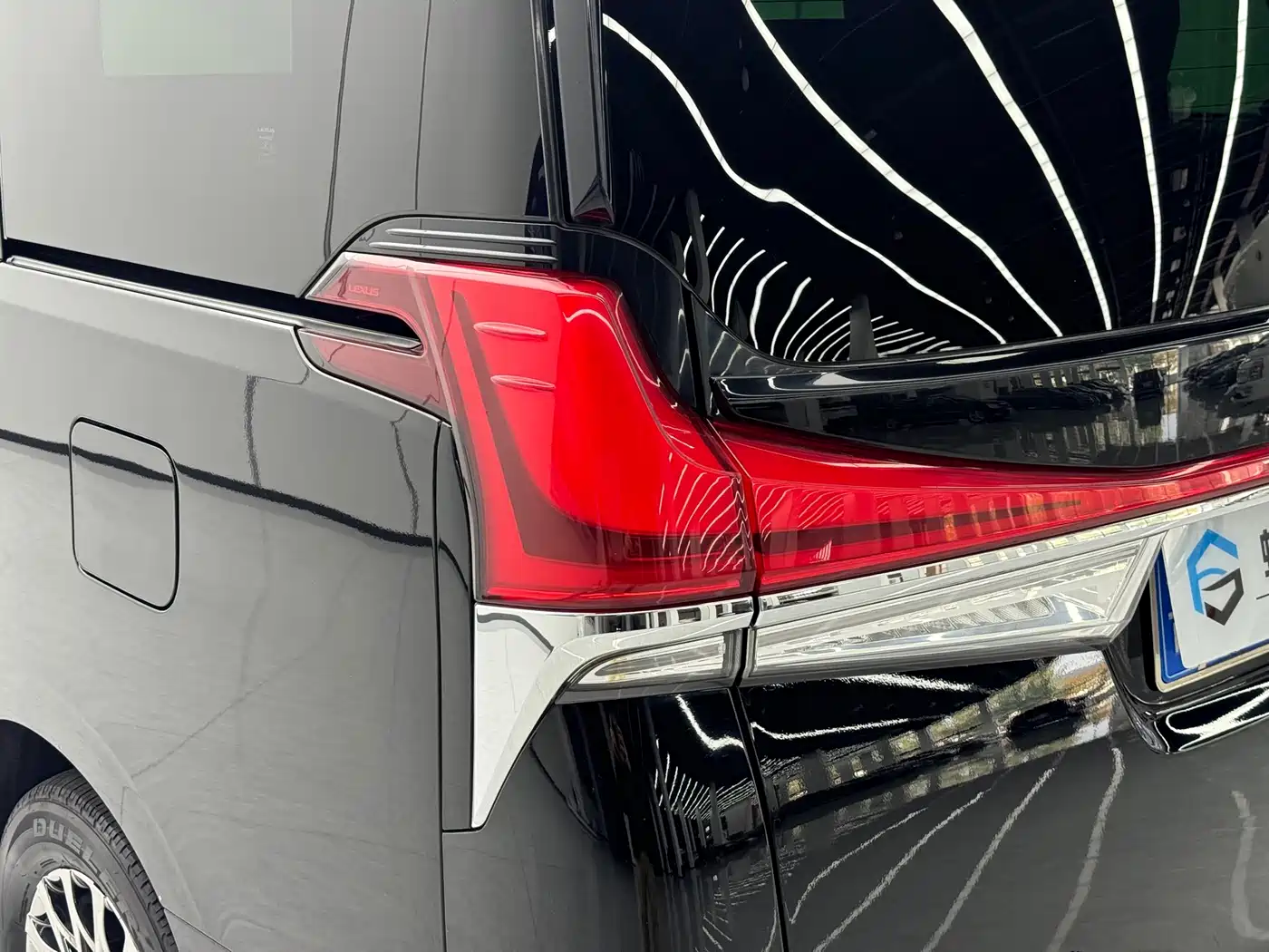 Lexus LM 2020 300h 4-Seat Imperial Edition фото 16