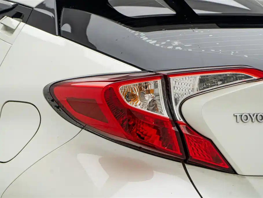 Toyota C-HR 2020 Model 2.0L Leading фото 12