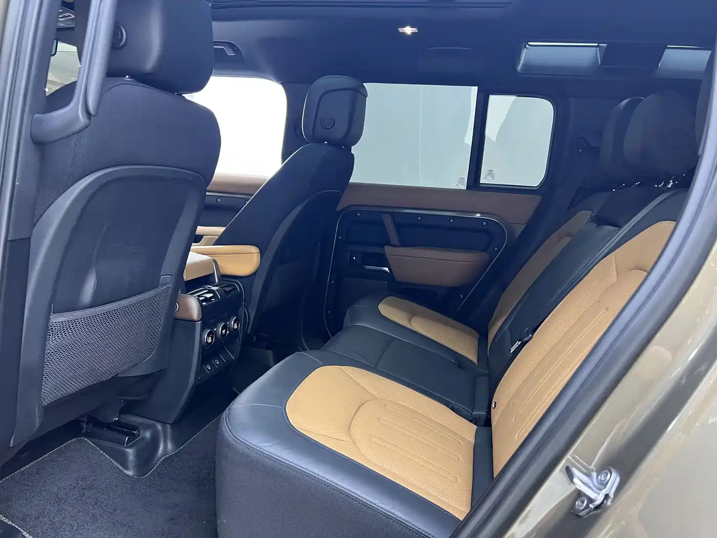 Фото 23 - Land Rover Defender