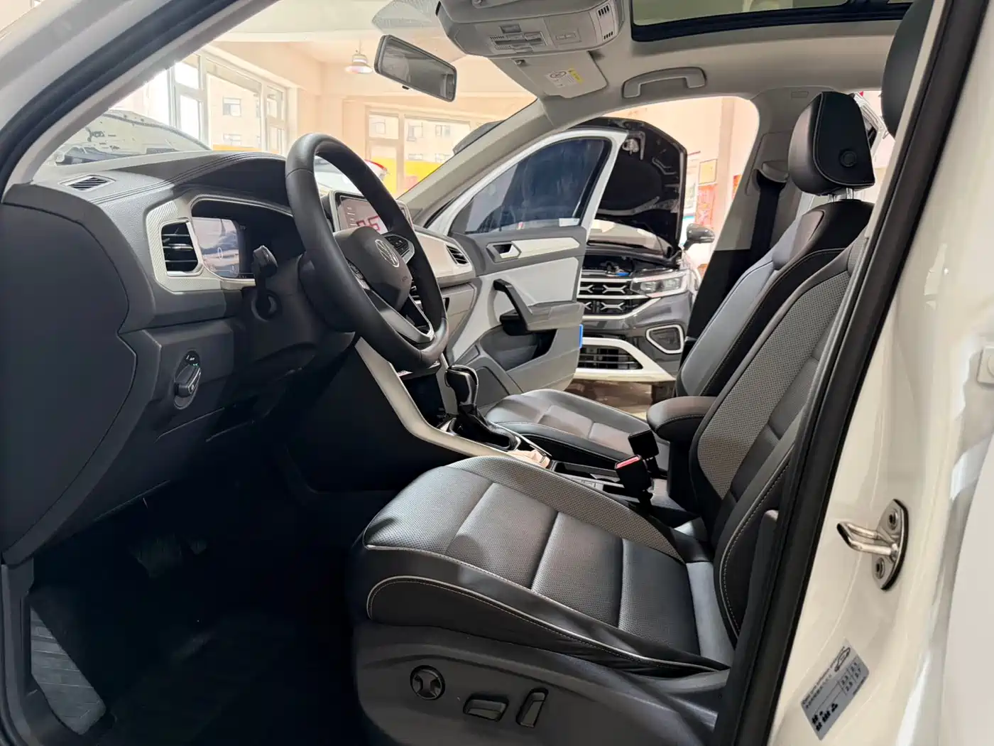 VOLKSWAGEN T ROC EXPLORING SONGS