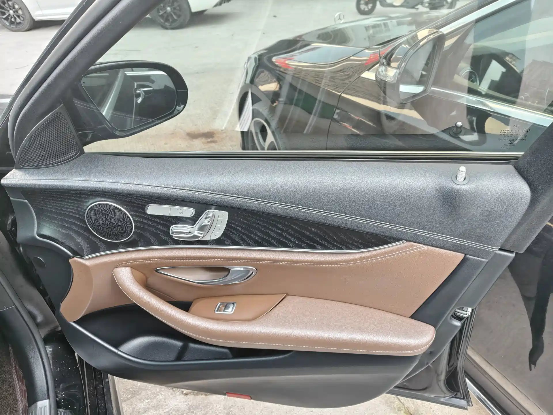 Фото 22 - Mercedes-Benz E-Class