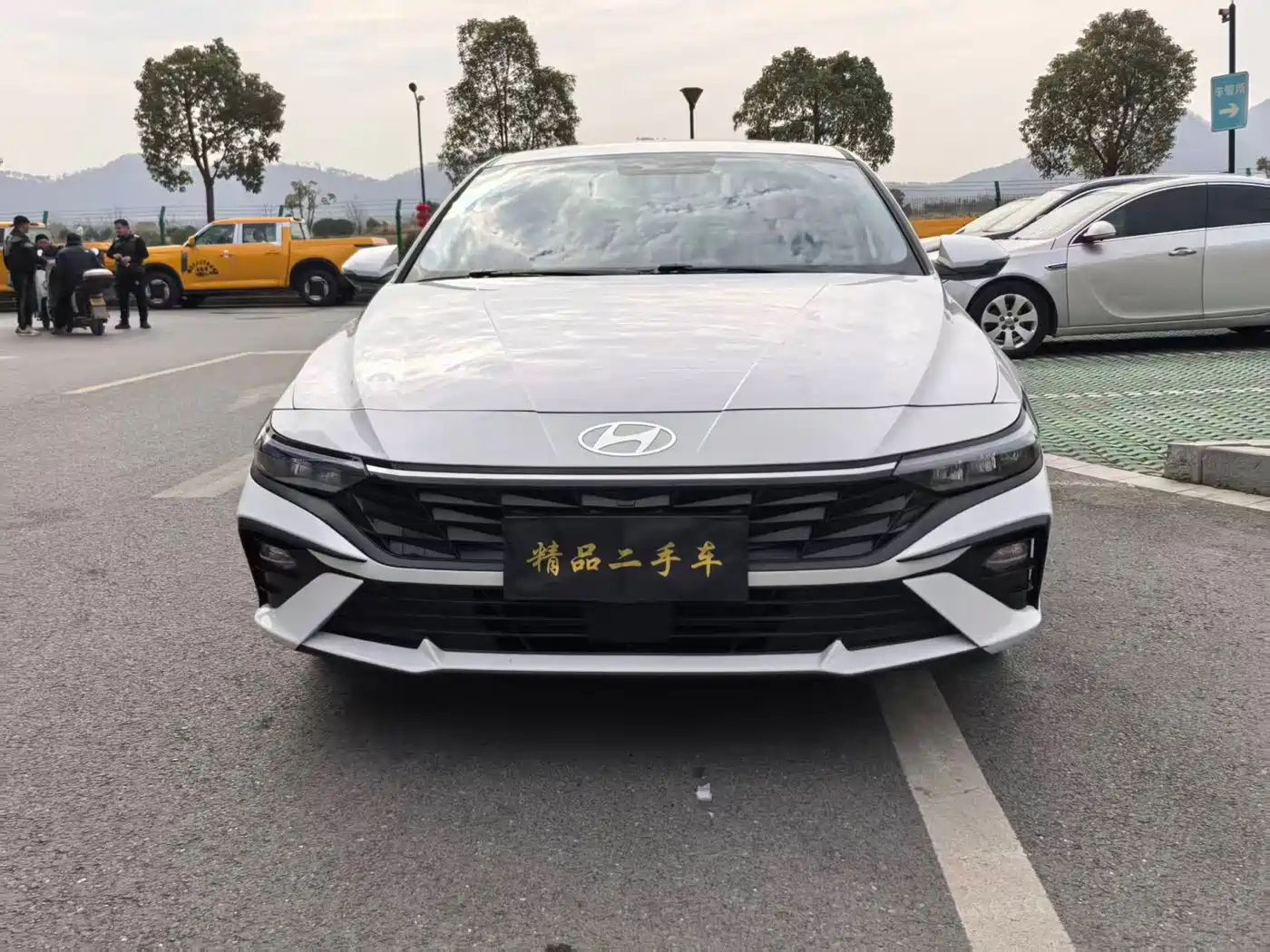 HYUNDAI ELANTRA