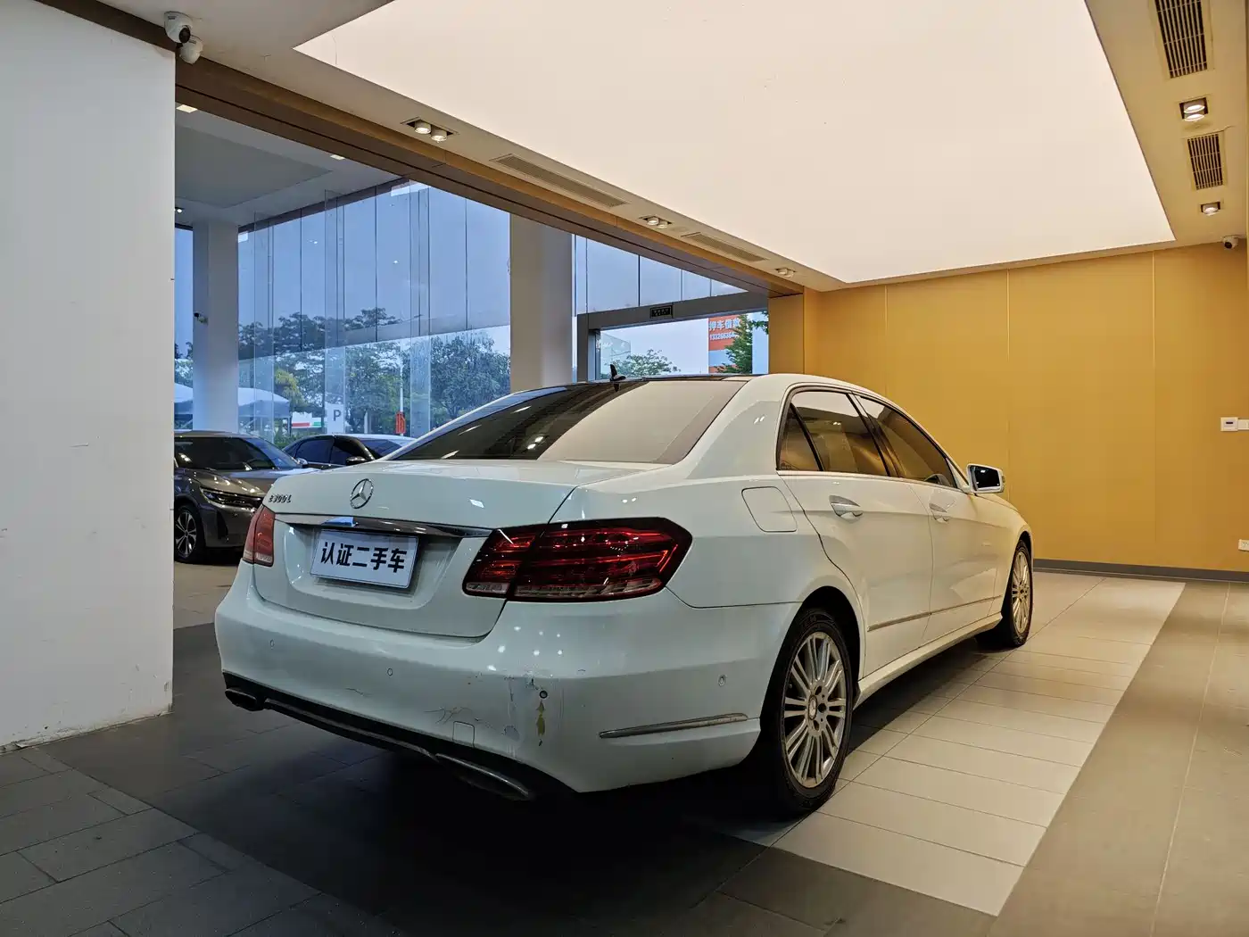 Mercedes-Benz E-Class (Import) 2009 Model E 300 Elegance Version фото 31