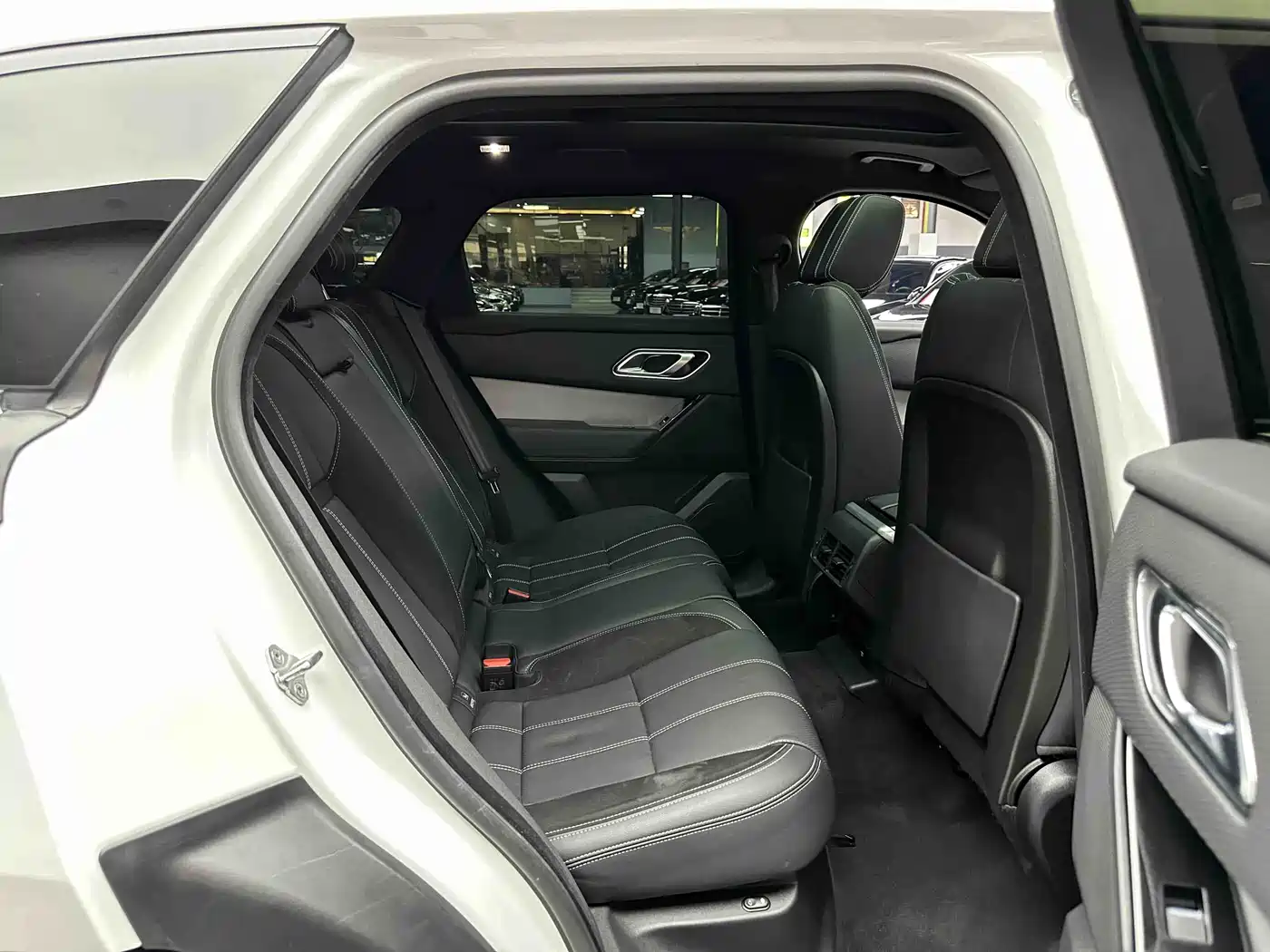 Land Rover Range Rover Velar 2019 250PS R-DYNAMIC S фото 9