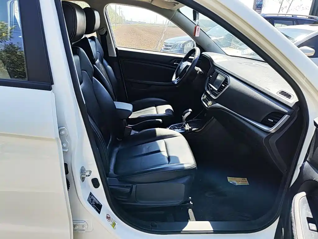 Landwind X2 2018 2017 1.6L Auto Platinum Edition