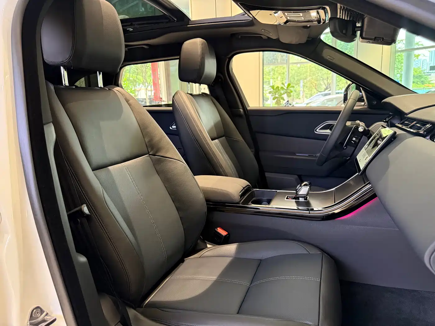 Land Rover Range Rover Velar 2024 Dynamic SE фото 12