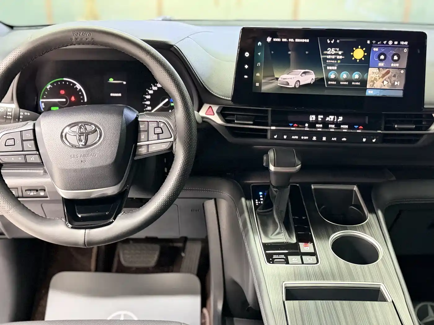 Toyota Sienna 2024 2.5L Hybrid 4WD Premium Edition фото 6