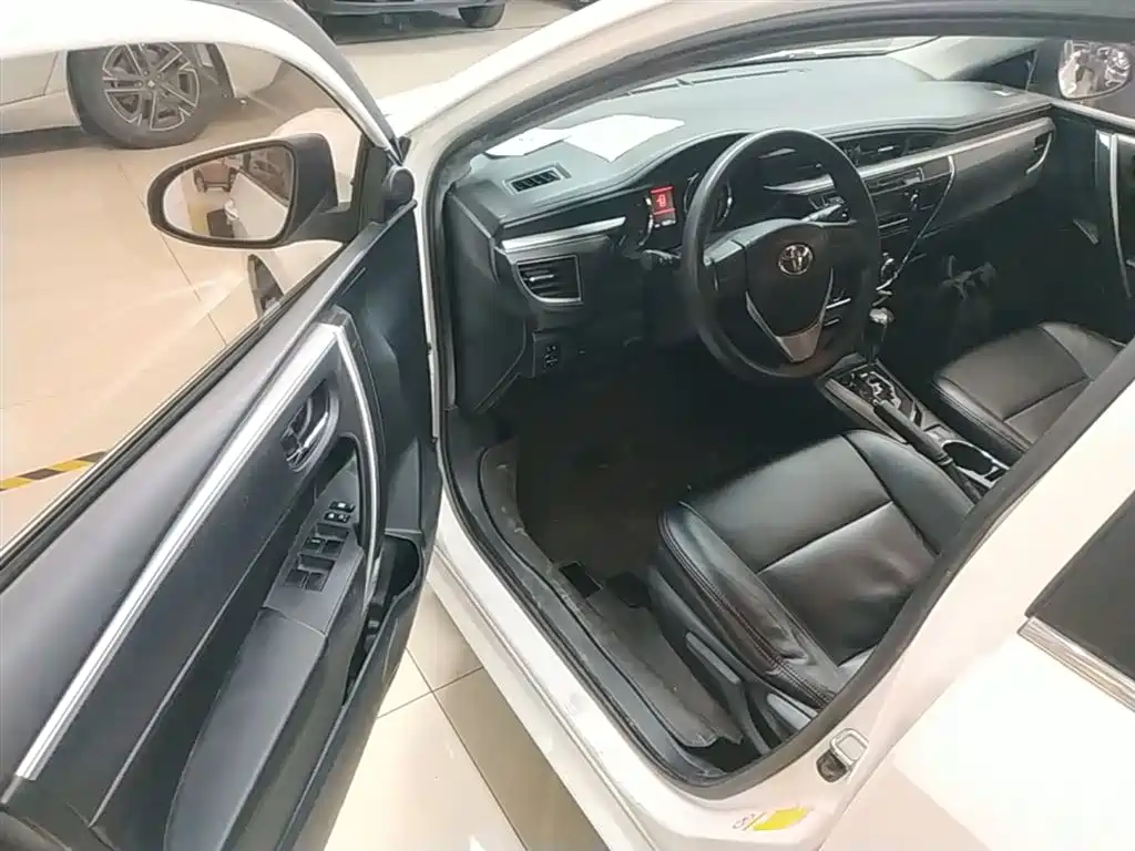 Toyota Corolla 2014 1.6L CVT GL-i фото 16