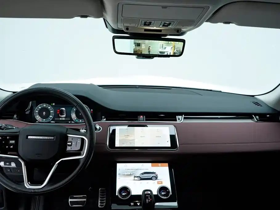 Land Rover Range Rover Evoque 2023 Range Rover Evoque L 249PS Luxury Edition фото 2