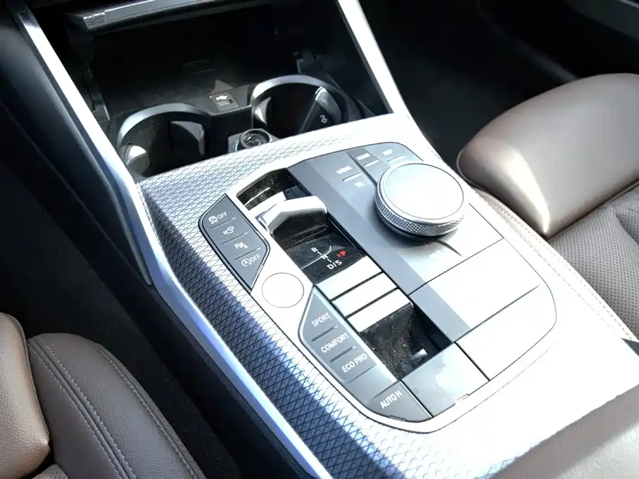 BMW 3 Series 2025 330Li Premium M Sport Night Edition фото 9
