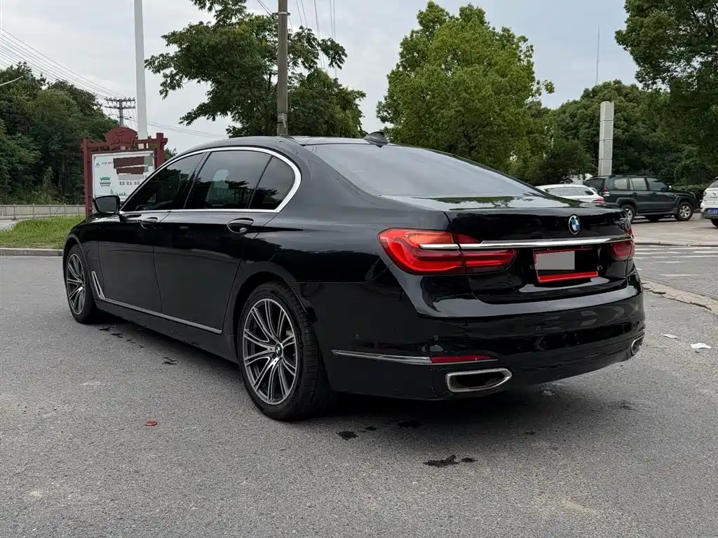 BMW 7 Series 2016 740Li Leading Edition фото 4