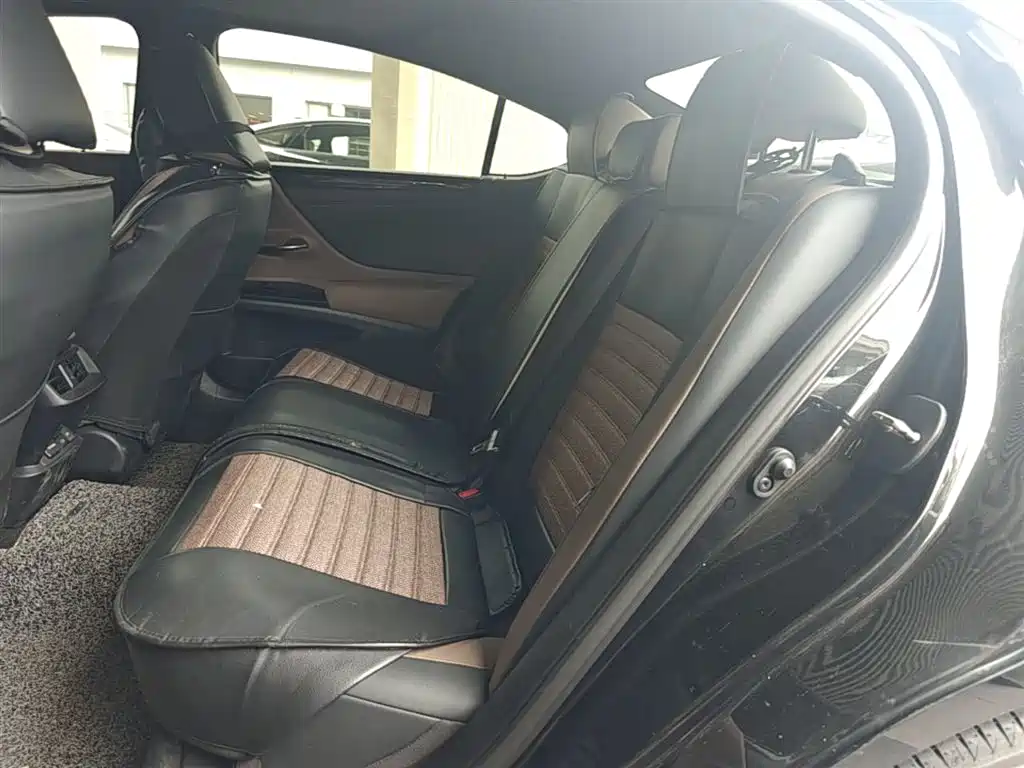 Lexus ES 2022 200 Excellence Edition фото 17