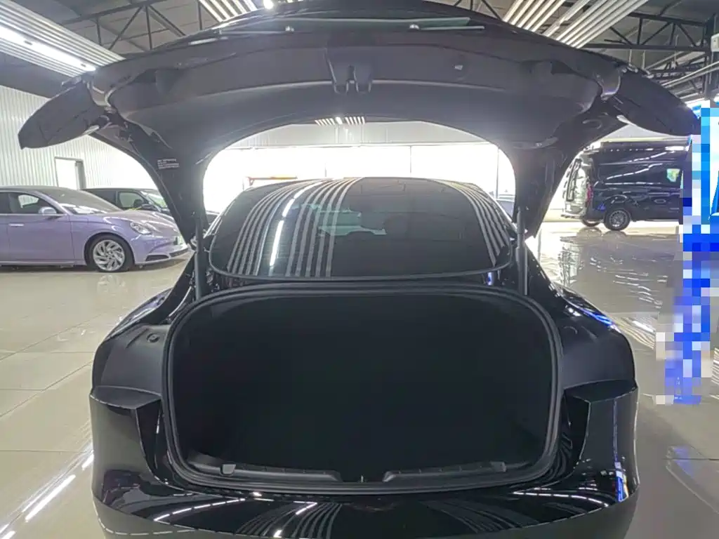 Tesla Model 3 2026 2025 Model Year Facelift Rear-Wheel Drive