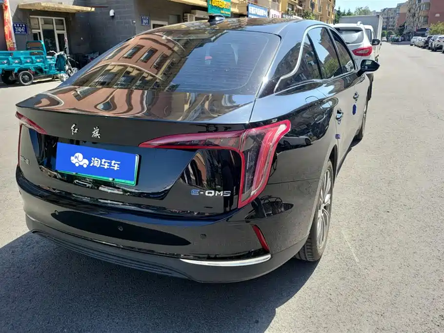 Hongqi E-QM5 2022 431km Charging Enjoyment Edition фото 3