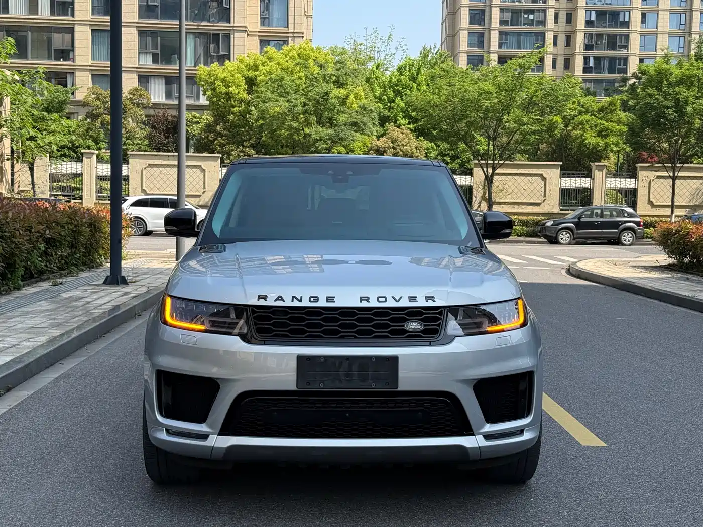 Land Rover Range Rover Sport 2021 3.0 L6 Gloss Black Edition фото 2