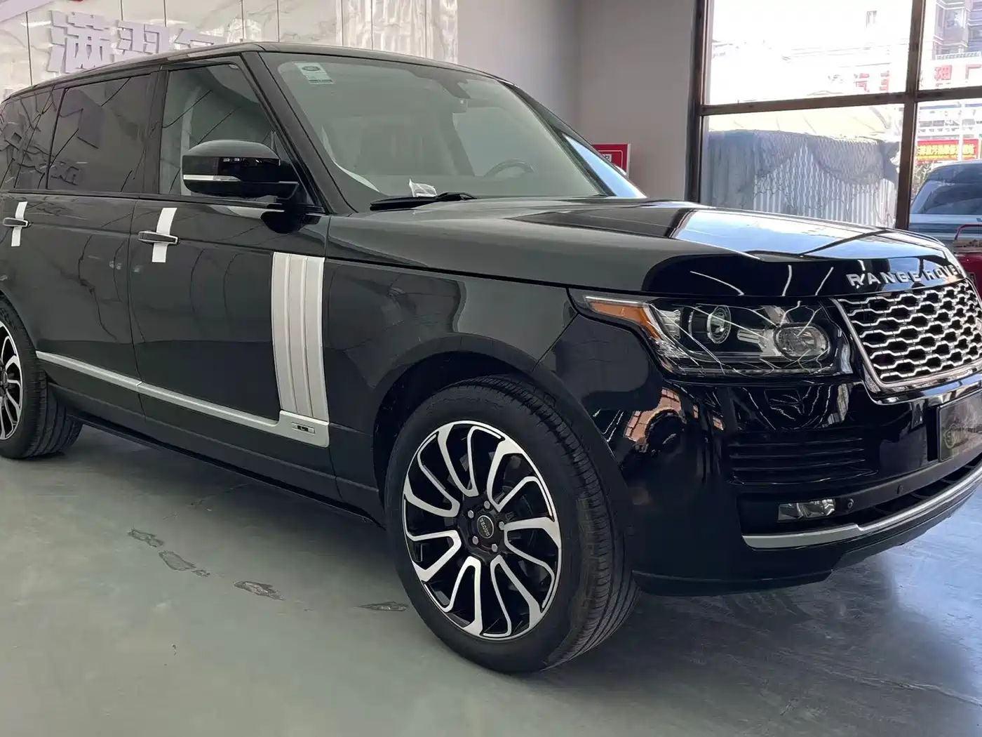 Land Rover Range Rover 2015 5.0 SC V8 AB Prestigious Genesis Extended Edition фото 3