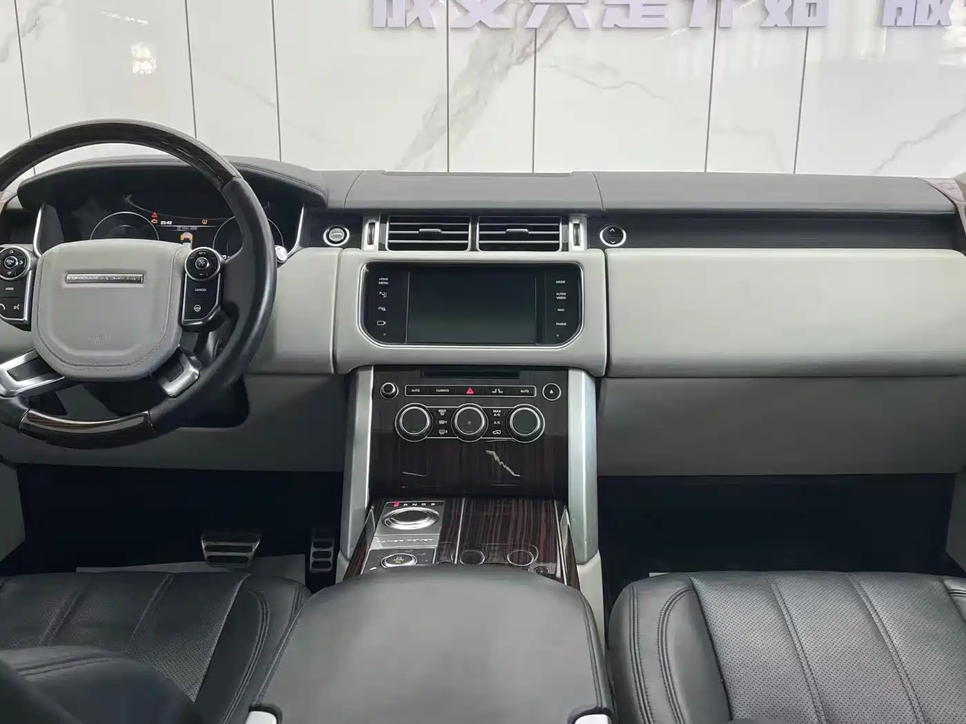 Land Rover Range Rover 2015 5.0 SC V8 AB Prestigious Genesis Extended Edition фото 21