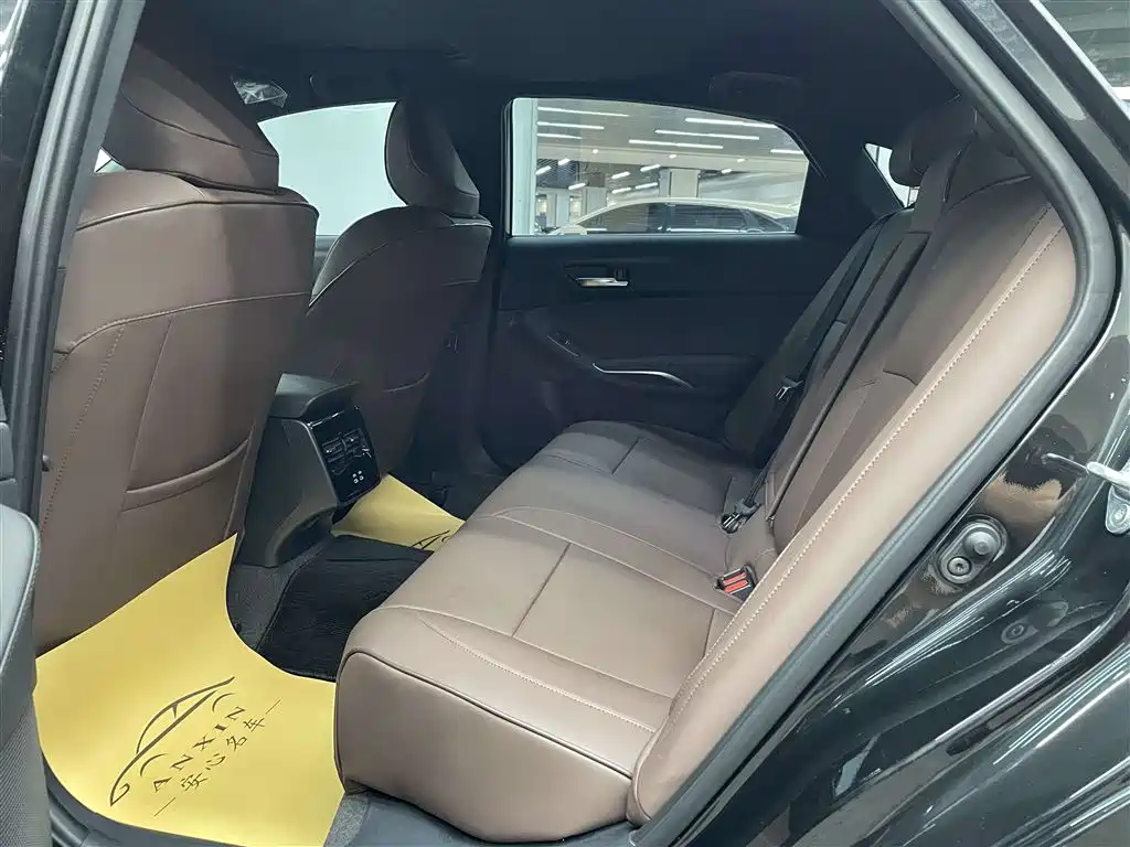 Toyota Avalon 2023 2.0L Aspiration Edition фото 11