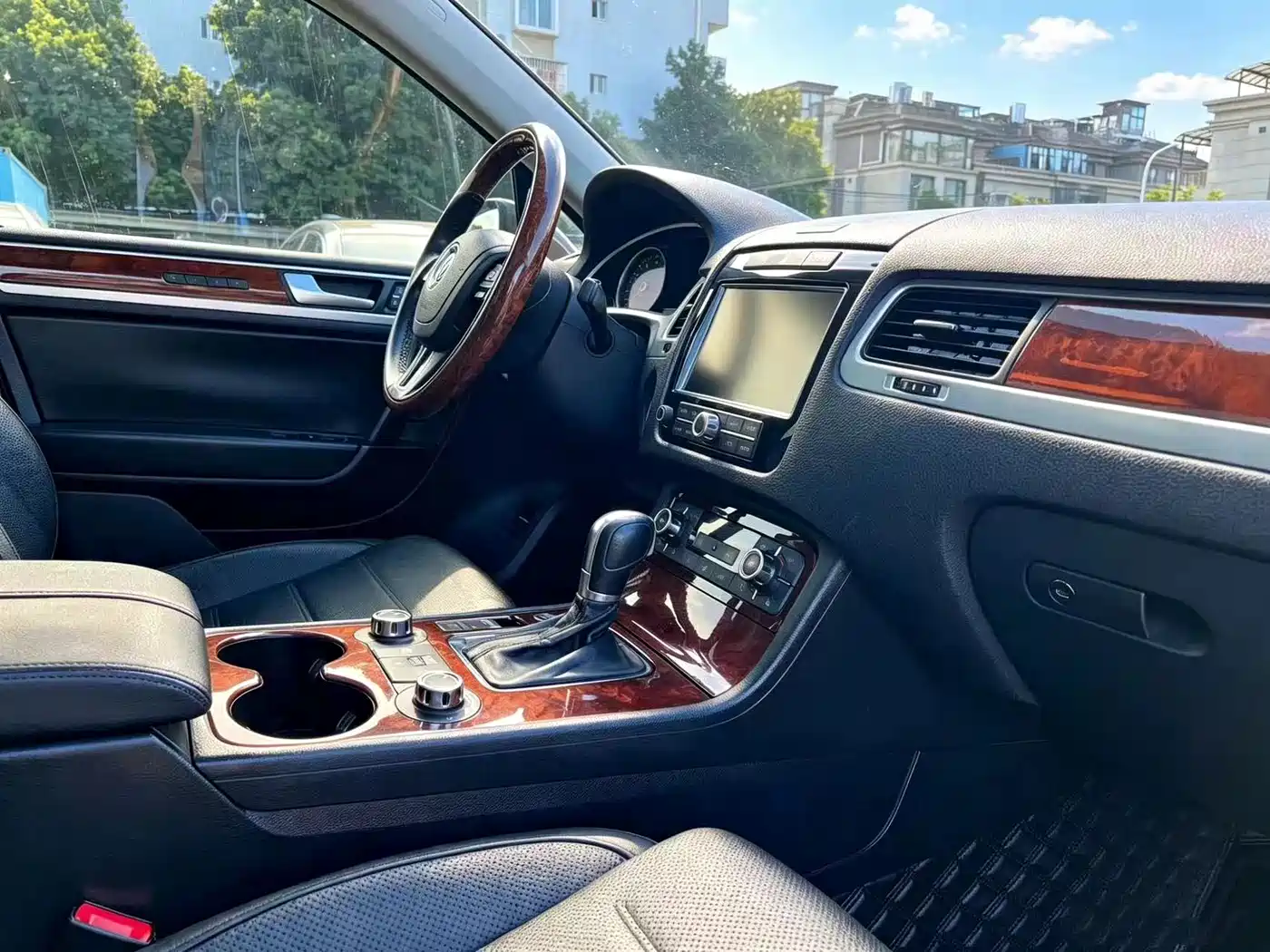 Volkswagen Touareg 2011 3.0TSI Premium фото 15