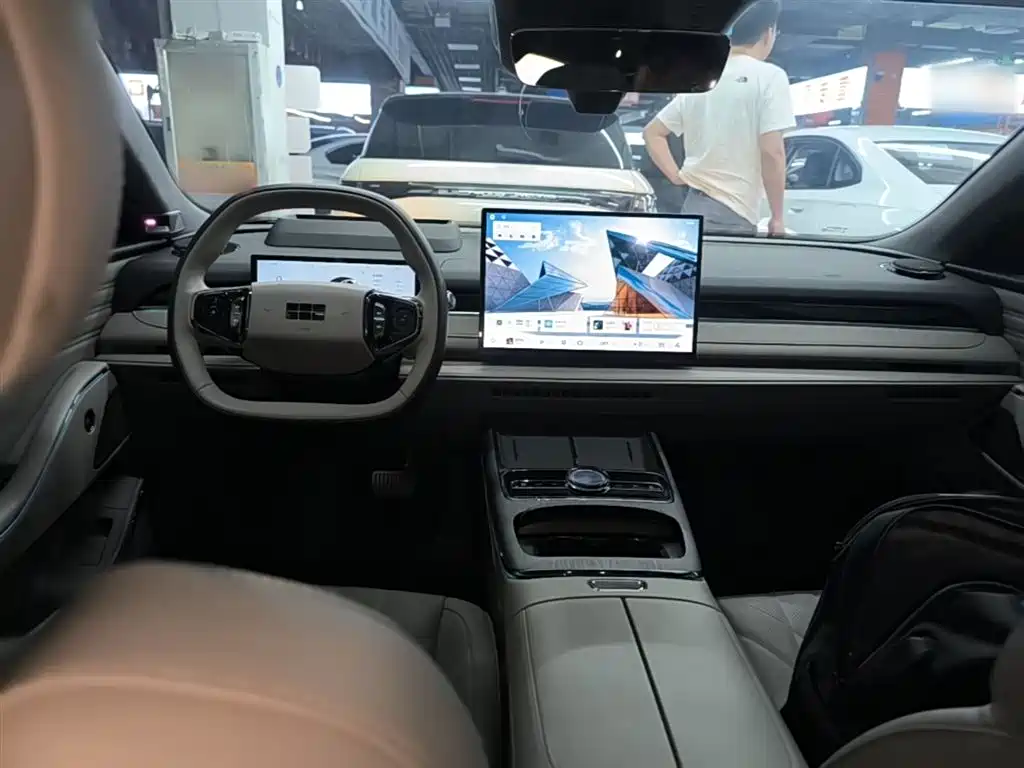 Geely Galaxy Galaxy Xingyao 8 2025 130km EM-P Starship Edition фото 10