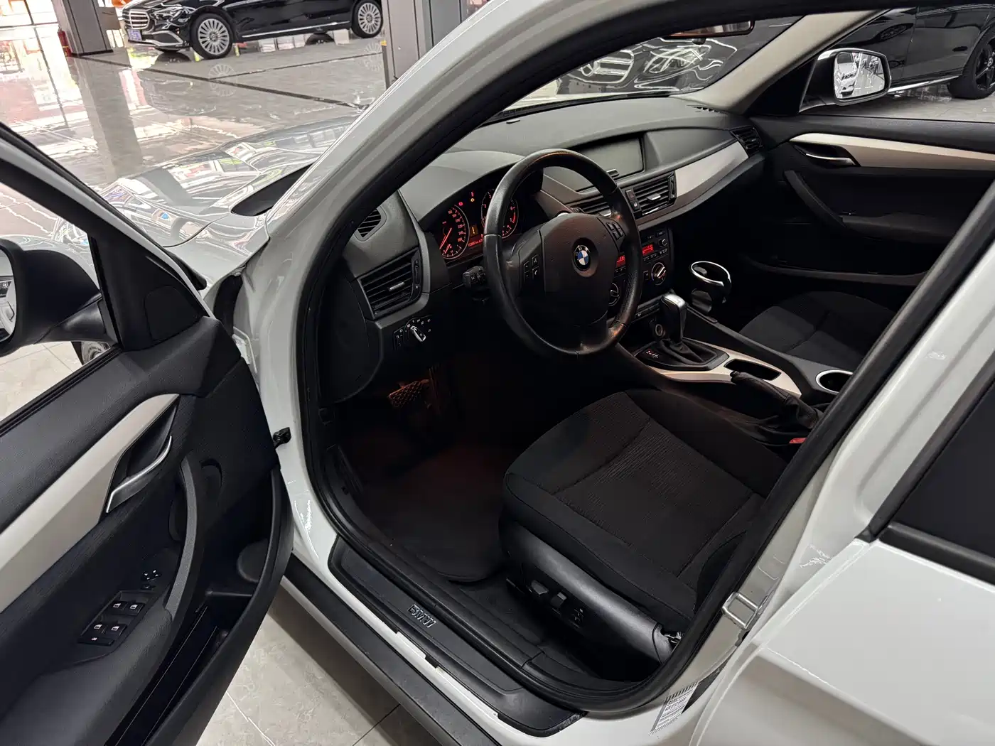 BMW X1 2013 sDrive18i Fashion фото 7
