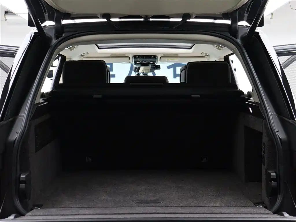 Land Rover Range Rover 2022 3.0 L6 400PS Heritage Extended Classic Edition фото 12