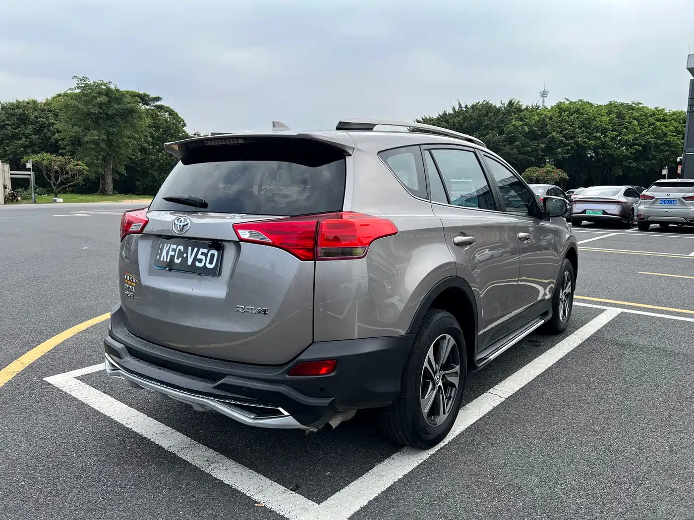 Toyota RAV4 Rongfang 2015 2.0L CVT 2WD Trend Edition фото 7