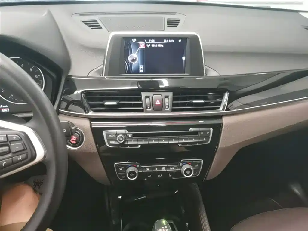 BMW X1 2016 sDrive18Li Luxury Model фото 20