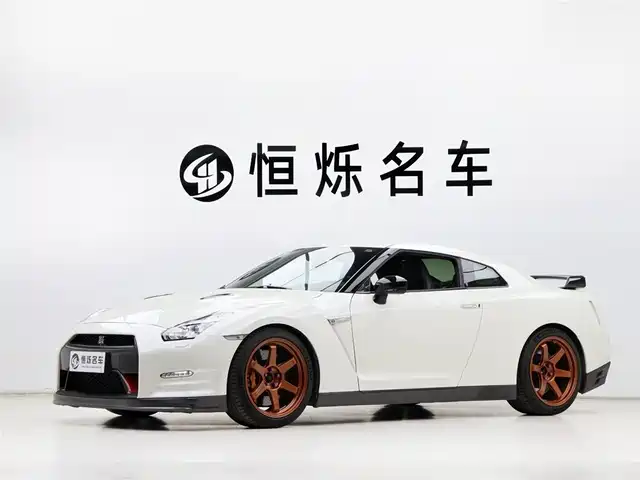 NISSAN GT R