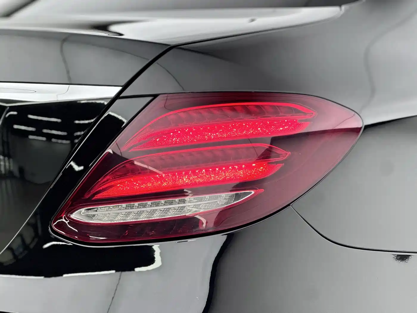 Mercedes-Benz E-Class 2020 E 300 L Luxury Model фото 14