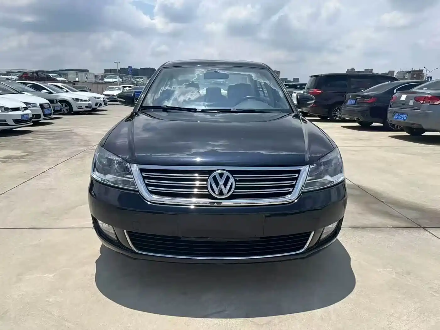 Volkswagen Passat Lingyu 2011 1.8T Automatic Premium фото 2