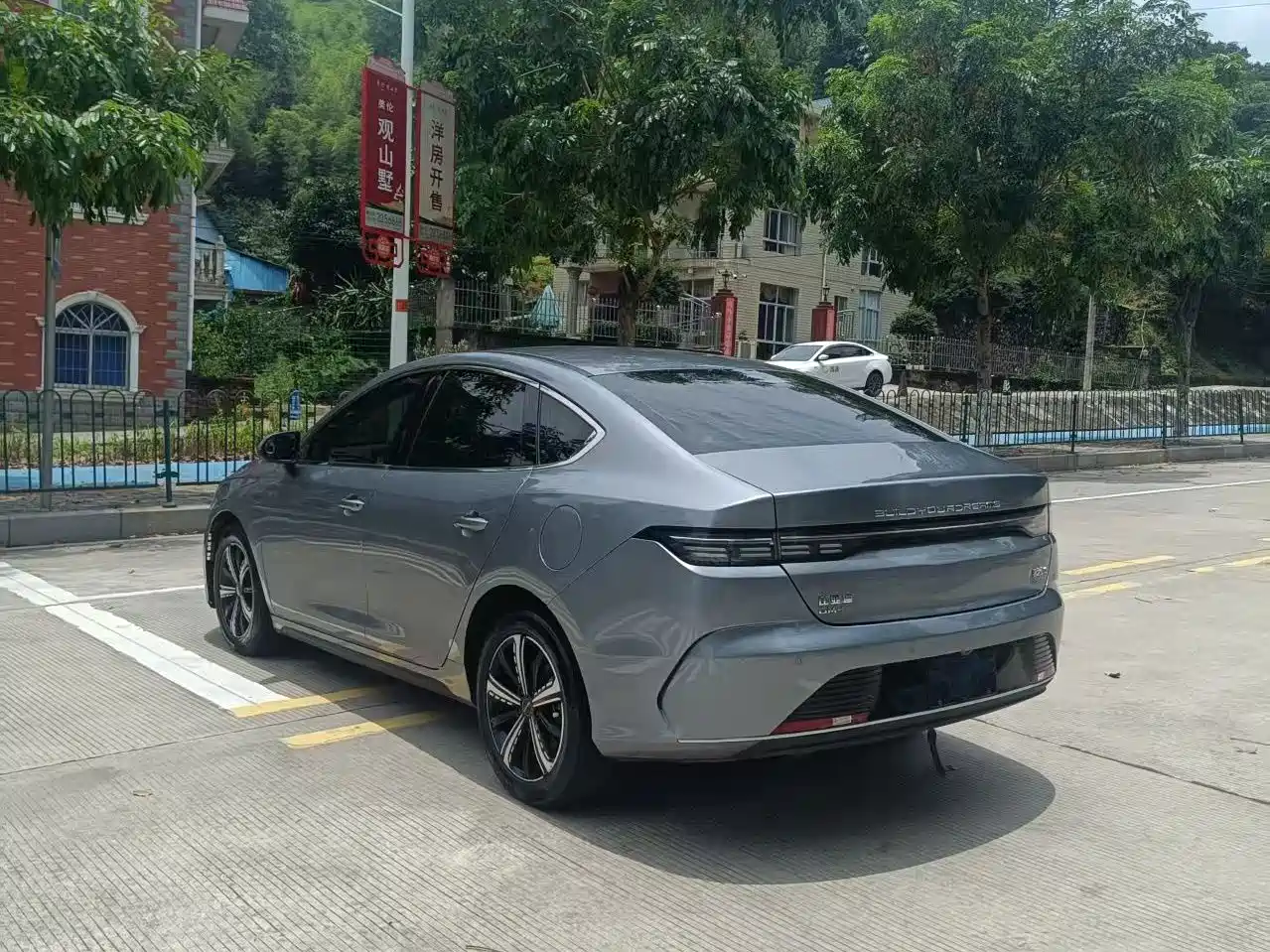 BYD Destroyer 05 2023 Model Champion Edition DM-i 120KM Luxury фото 9