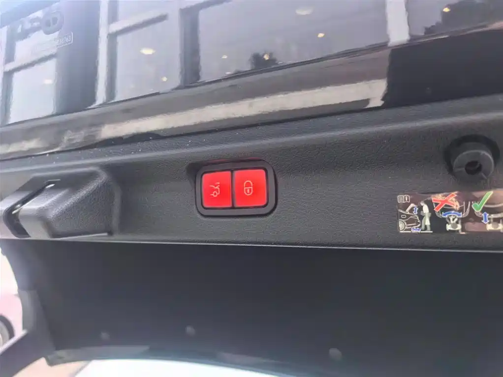 Mercedes-Benz EQE 2025 500 4MATIC Pioneer фото 25