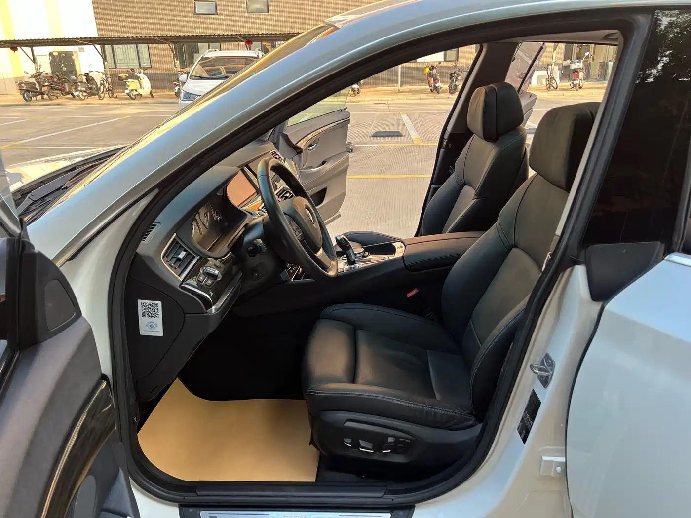 BMW 5 Series GT 2015 528i Luxury фото 5
