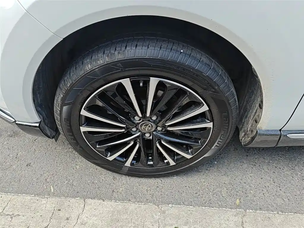 Toyota Venza 2022 2.0L CVT 2WD Premium фото 23