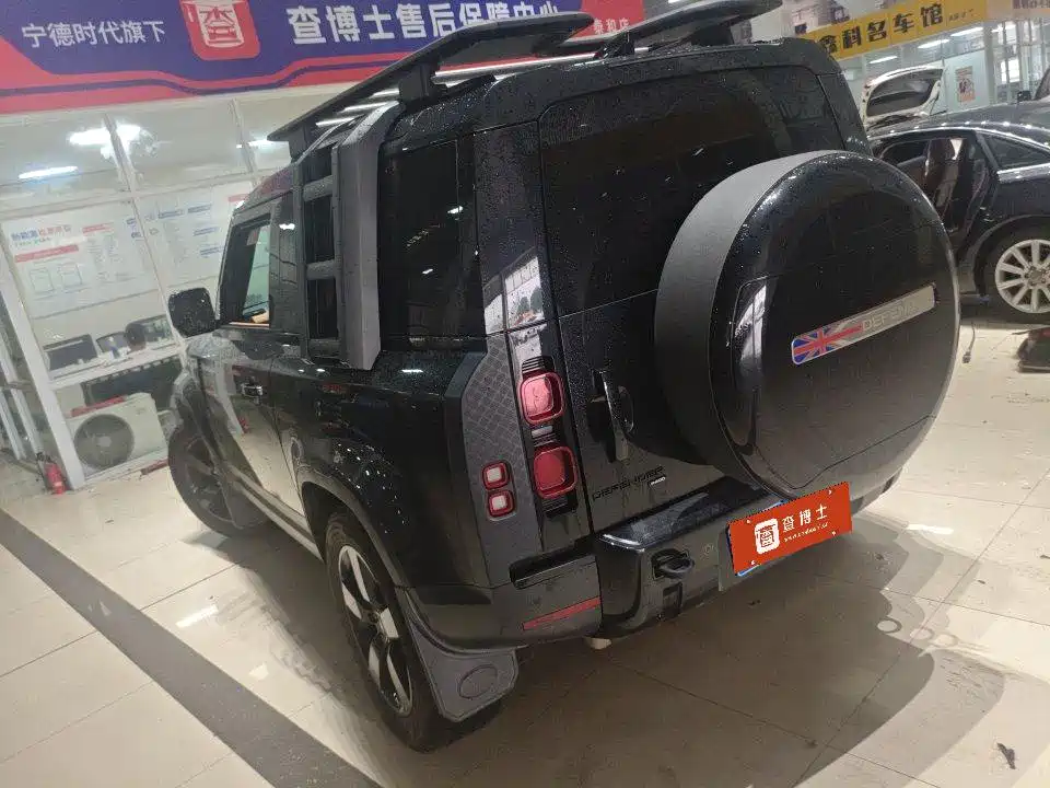 Photo 6 - Land Rover Defender